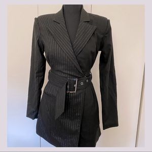 NEW WITH TAGS TAILORED DRESS WITH BELT SIZE: S